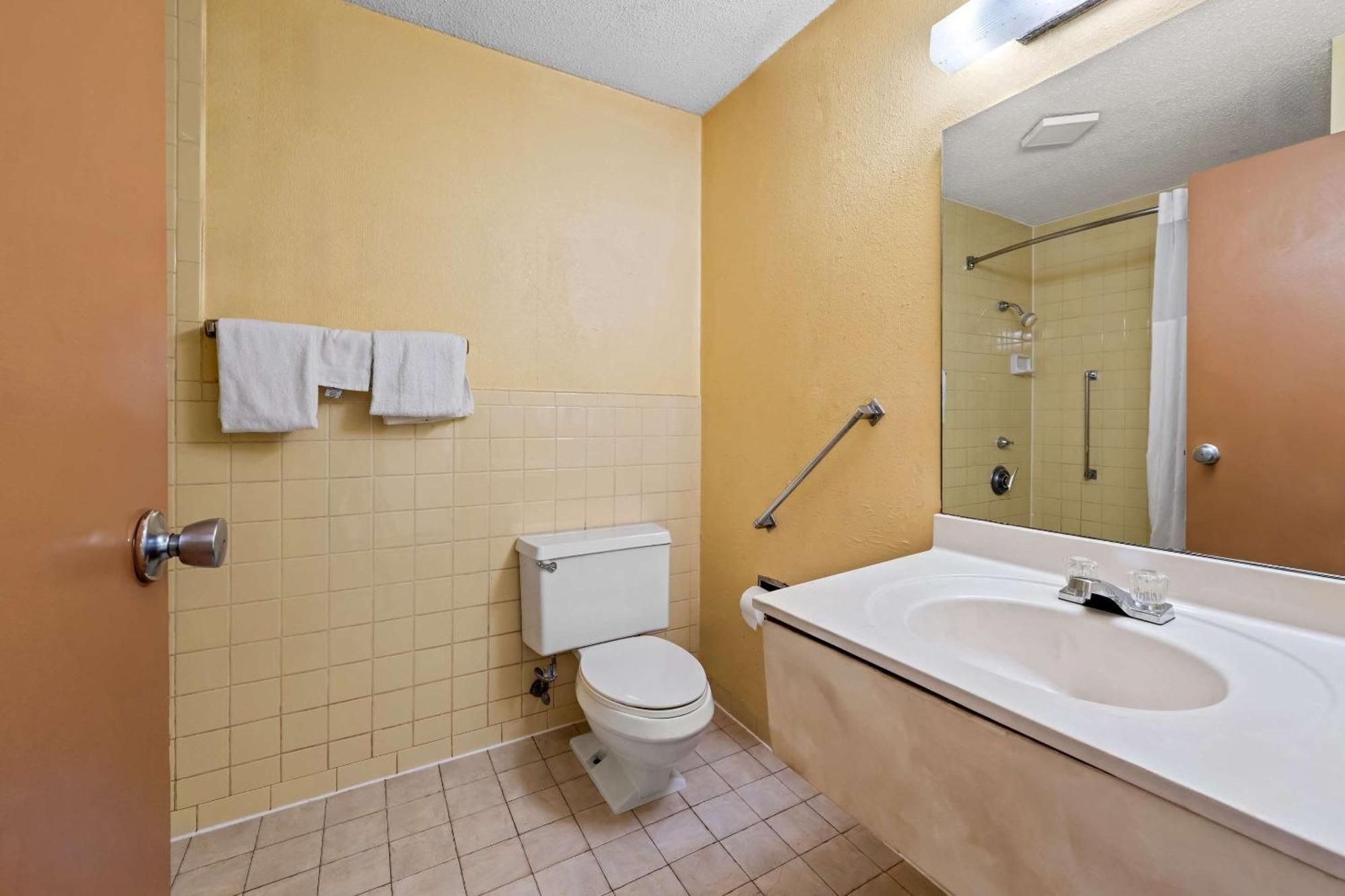מונרו Rodeway Inn מראה חיצוני תמונה