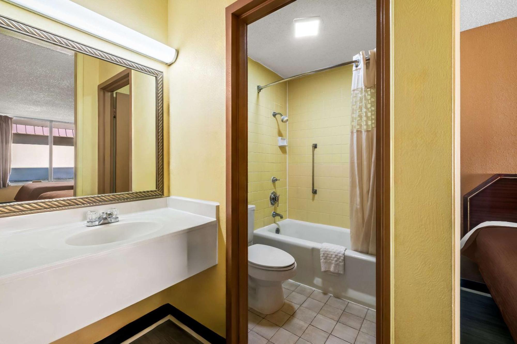 מונרו Rodeway Inn מראה חיצוני תמונה