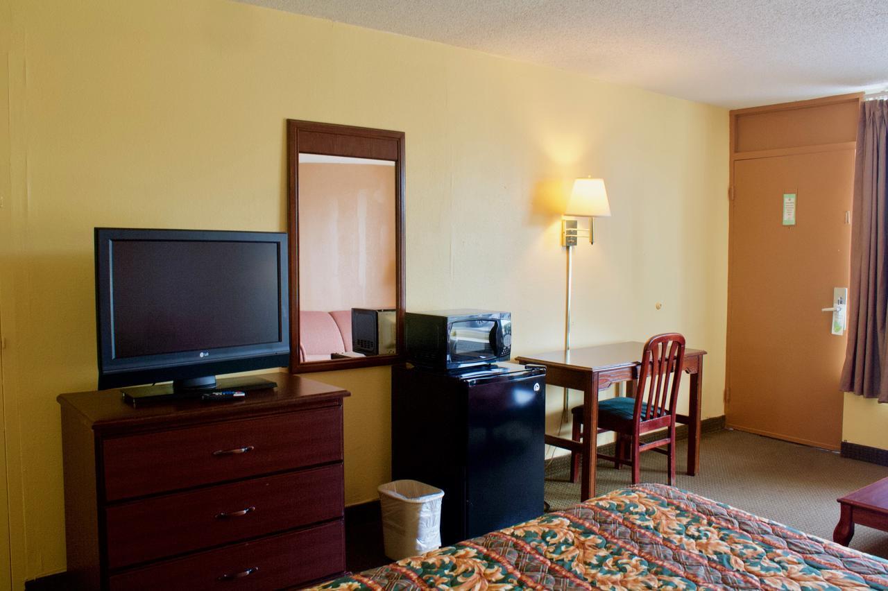 מונרו Rodeway Inn מראה חיצוני תמונה