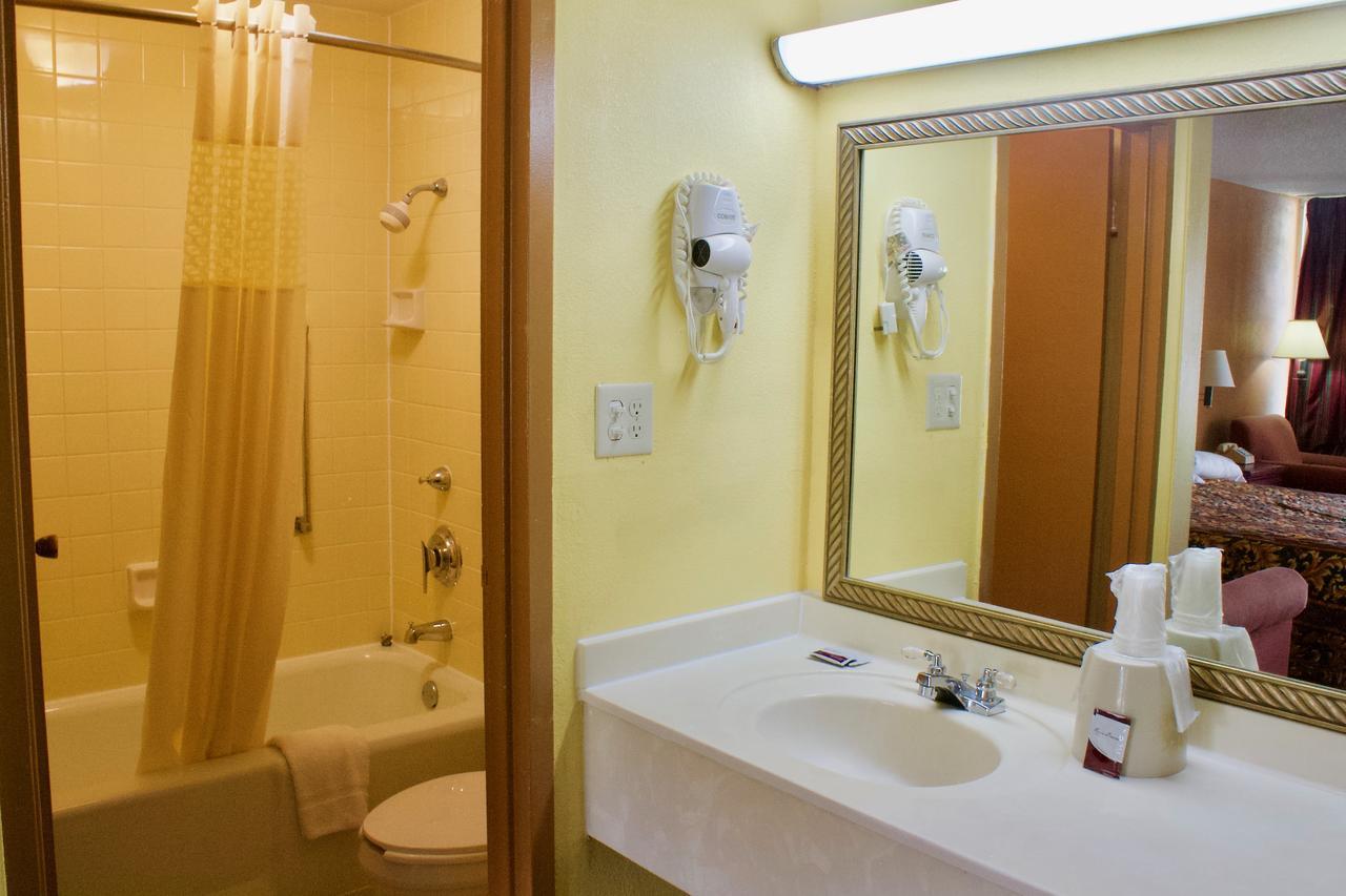 מונרו Rodeway Inn מראה חיצוני תמונה