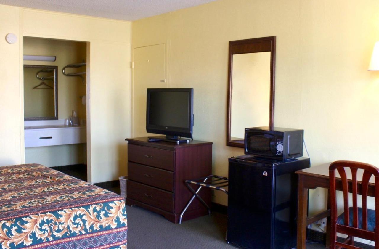 מונרו Rodeway Inn מראה חיצוני תמונה