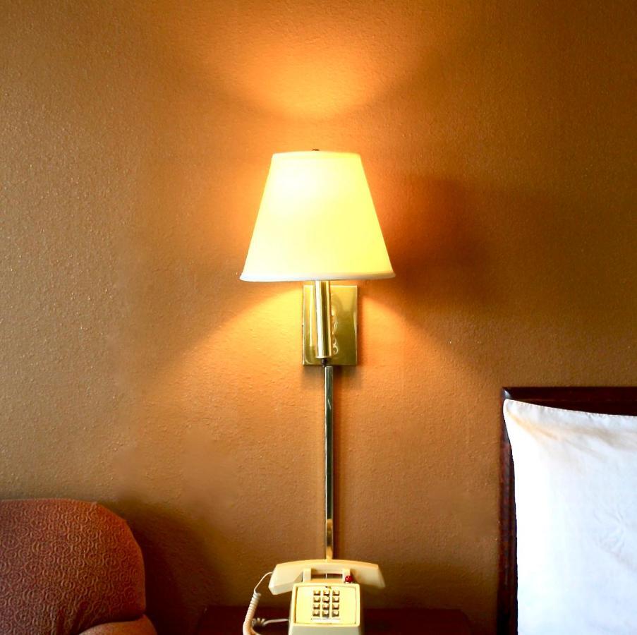 מונרו Rodeway Inn מראה חיצוני תמונה