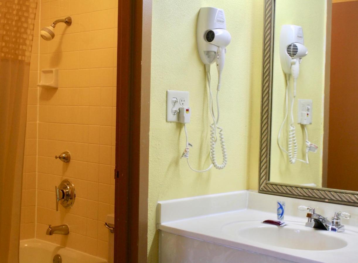 מונרו Rodeway Inn מראה חיצוני תמונה