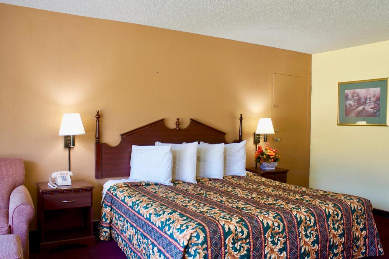 מונרו Rodeway Inn מראה חיצוני תמונה